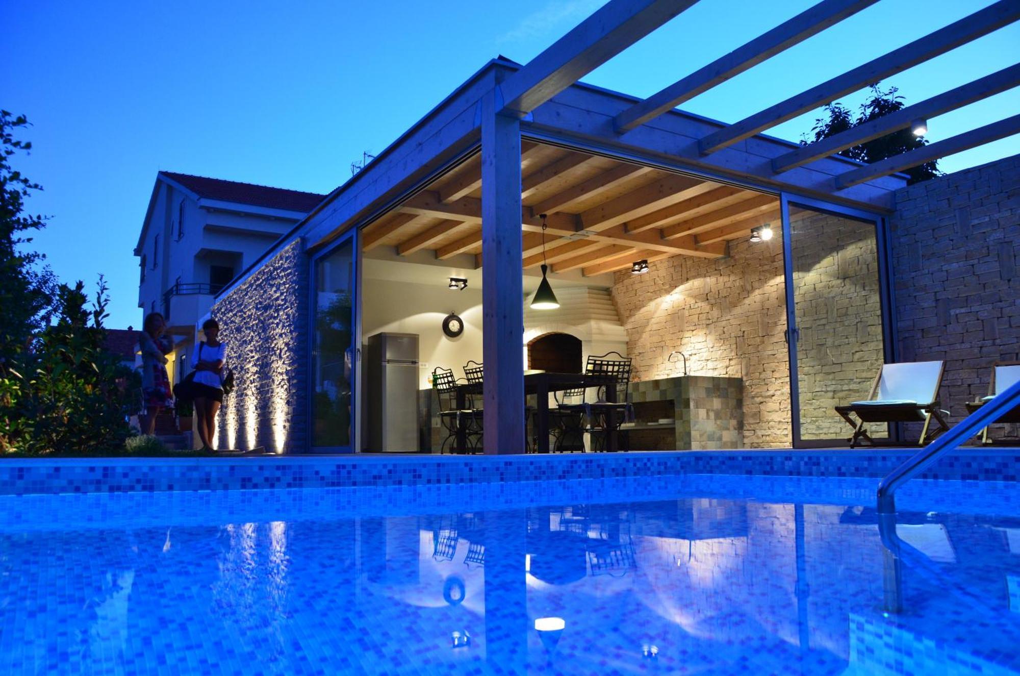 Villa Mirakul ซูโกชัน ภายนอก รูปภาพ
